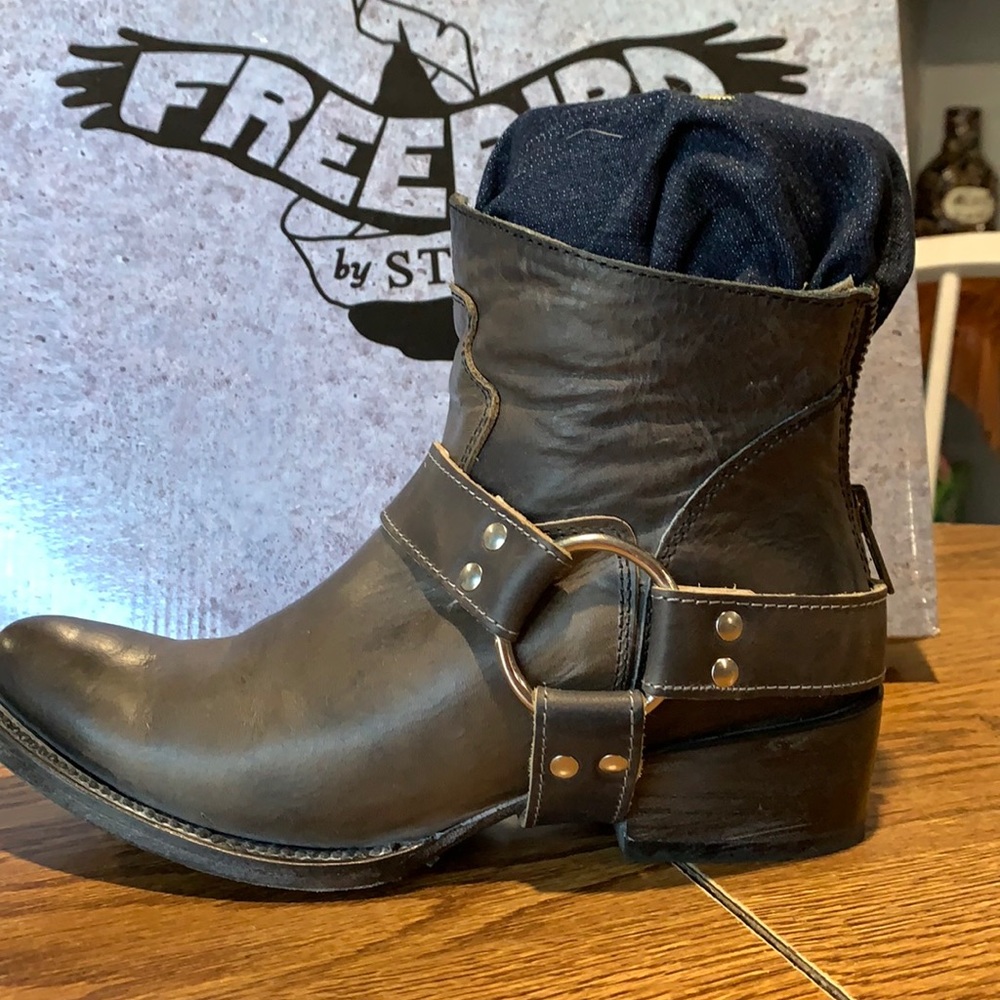 Freebird Santiago black boots excellent condition only worn one time!